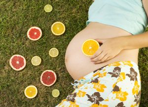 Chế độ ăn của mẹ bầu ảnh hưởng đến kích thước, cân nặng thai nhi