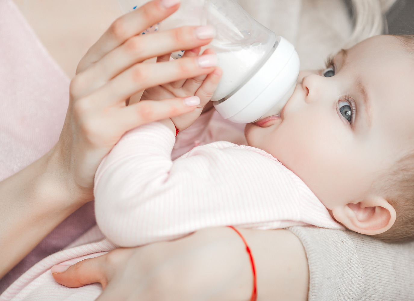 Tại sao cần chọn bình sữa có núm ti nào mềm như ti mẹ?
