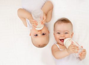 Trẻ 6 tháng uống bao nhiêu sữa: Mẹ Thực Sự Đã Biết?