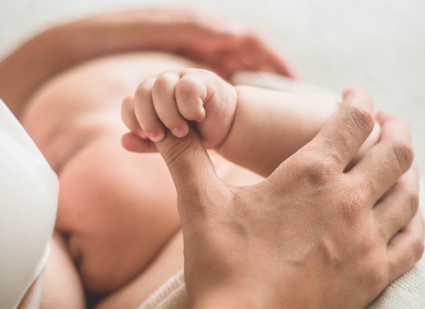 8 nguyên nhân khiến bé sơ sinh bú ít mẹ PHẢI BIẾT