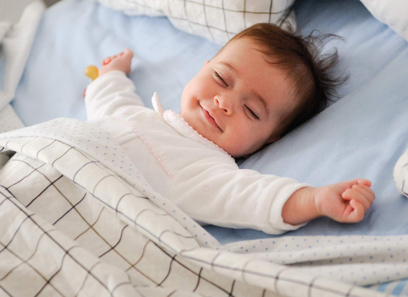 Trẻ sơ sinh ngủ nhiều có tốt không và những điều cần lưu ý