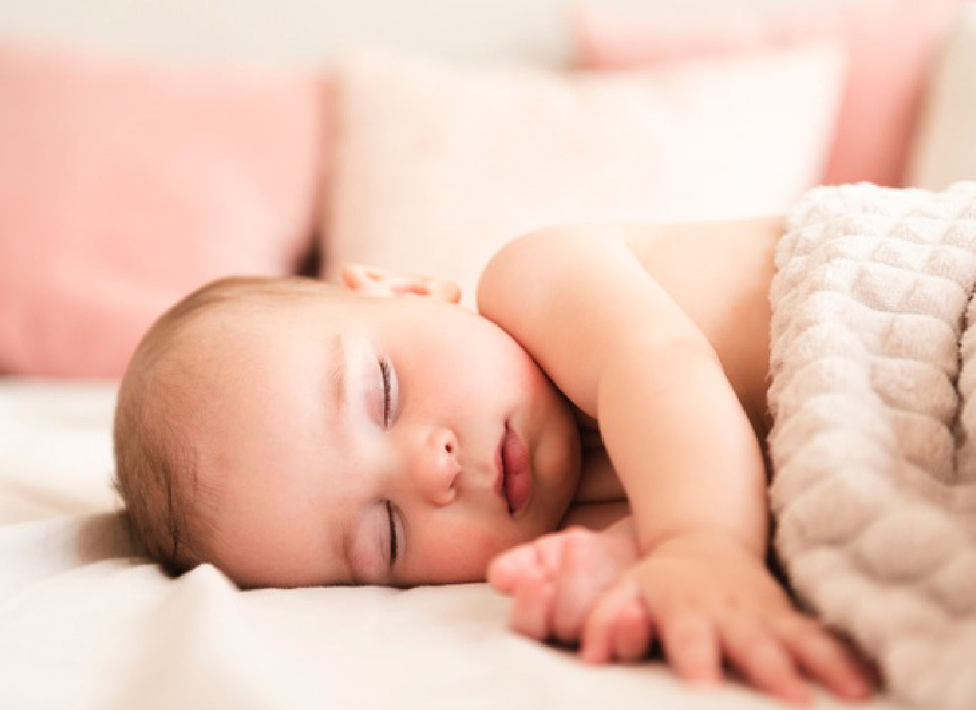 Giải mã các tư thế ngủ của trẻ sơ sinh và các điều mẹ cần lưu ý