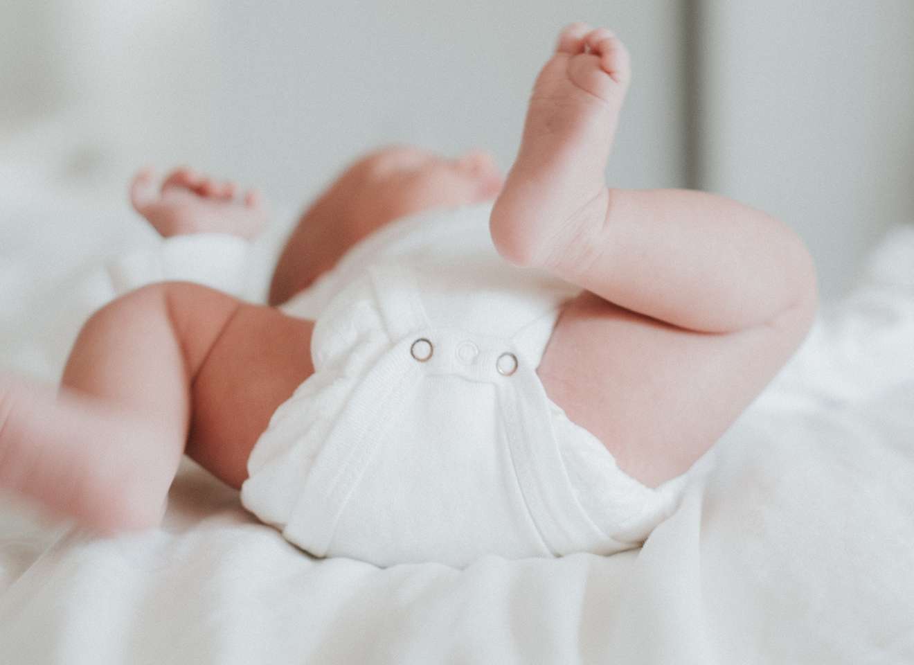Vạch báo bỉm đầy ở đâu? Cách thay bỉm đúng cho bé