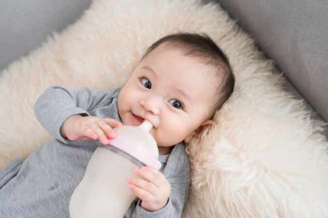 Trẻ 6 tháng ăn được sữa chua và váng sữa không?