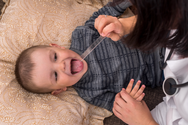 Làm sao để chữa bệnh nấm lưỡi cho trẻ?