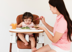 Trẻ 10 tháng biếng ăn: Mẹ phải làm sao?