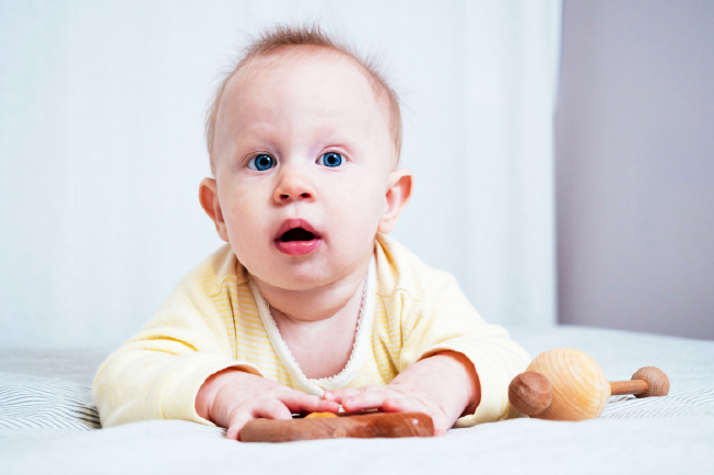 Trẻ 10 tháng chưa mọc răng chậm mọc răng nên ăn uống gì?