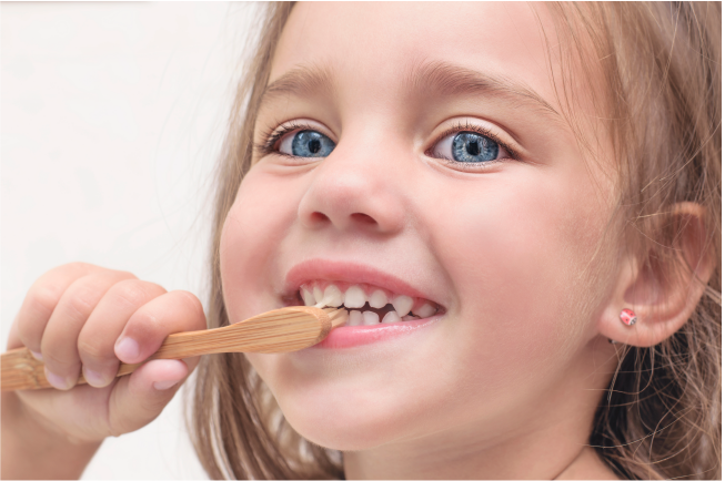 Trẻ 2 tháng mọc răng có thể do gen di truyền