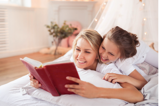 Đọc sách là cách giúp dễ ngủ hơn cho trẻ 4 tuổi