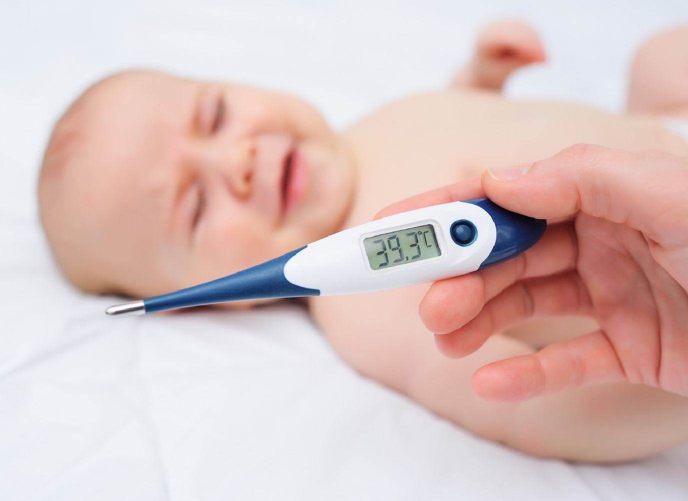 Trẻ 5 tháng bị sốt: nguyên nhân, triệu chứng và cách điều trị