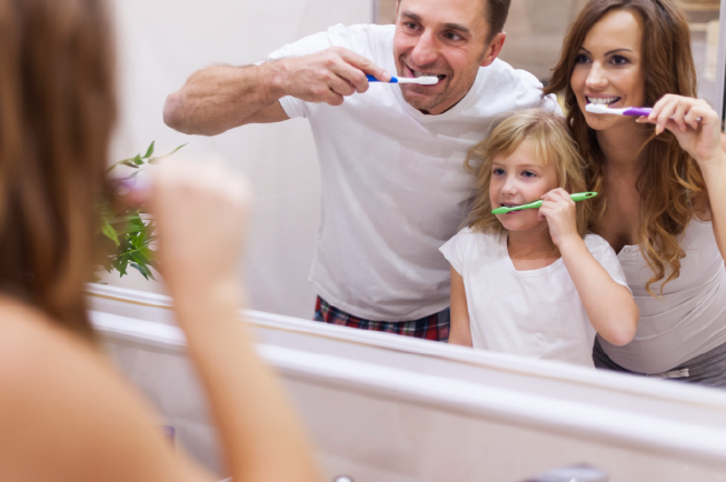 Trẻ 5 tuổi mọc răng hàm là muộn hay sớm?