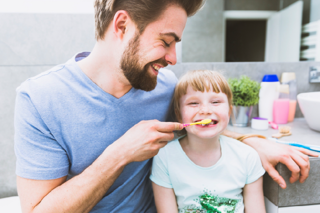 Trẻ 5 tuổi mọc răng hàm nên ăn thức ăn thế nào?