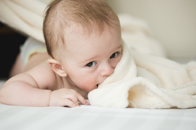 Trẻ 8 tháng chưa mọc răng: Nguyên nhân chủ quan