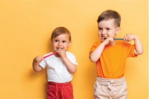Bé 2 tuổi răng bị vàng: Mẹ có muốn răng bé trắng sớm nhất?