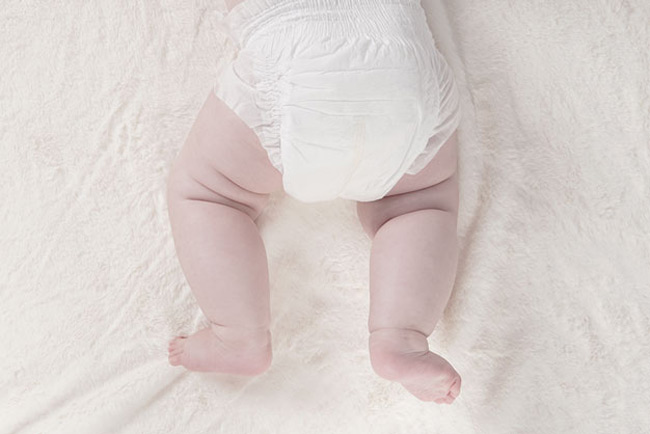 Chun quần bỉm cần ôm sát nhưng phải đảm bảo mềm mại nhất vì da bé sơ sinh rất mỏng