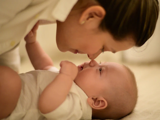 Cách chăm sóc bé sơ sinh trai khoa học cho mẹ