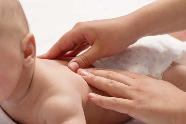 Massage toàn thân để cơ thể sản sinh hoocmon tích cực có tác dụng cải thiện tâm trạng.