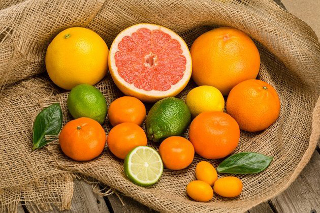 Bổ sung thực phẩm chứa vitamin C để tăng sức đề kháng cho bé