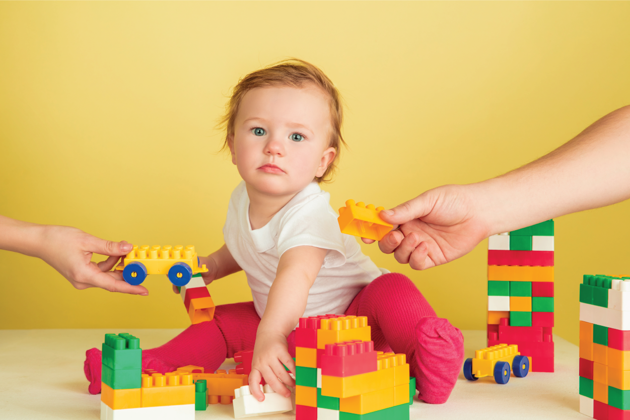 14 Món đồ chơi cho Bé 2 tuổi phát triển Thể chất & Trí tuệ