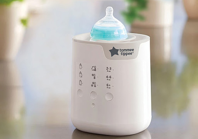 Mẹ hâm sữa cho con bằng nhiệt độ nước trong bình ngâm khoảng 40 độ C.