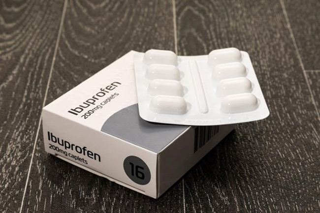 Ibuprofen không dùng cho mẹ bị viêm loét dạ dày tá tràng.