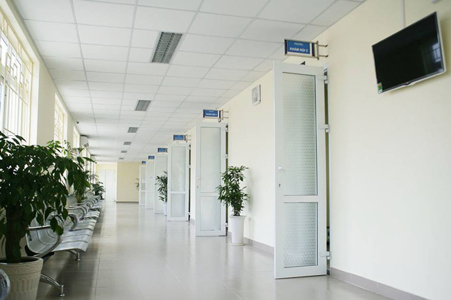 Khu khám bệnh, phòng bệnh sạch sẽ, khang trang tại Bệnh viện đại học Y Hà Nội