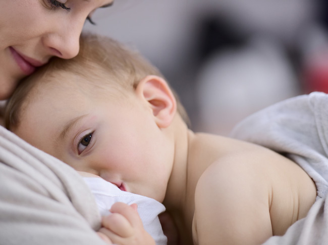 Cách massage ngực để có sữa mẹ cần giữ tinh thần thoải mái 