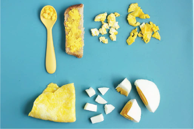 Trứng nấu chín trong bơ là 1 món ăn khá mới mẻ mẹ nên thêm vào thực đơn cho bé biếng ăn 2 tuổi