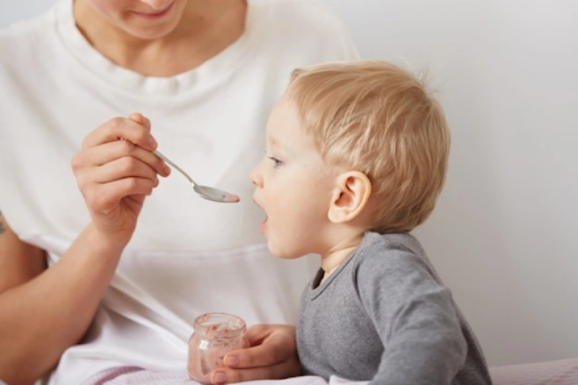 Bổ sung dinh dưỡng qua thực phẩm cho bé trên 6 tháng tuổi 