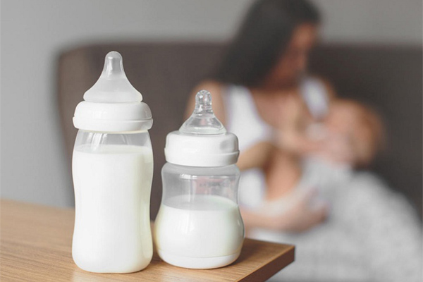 Cách pha sữa cho trẻ 6 tháng tuổi chuẩn khoa học