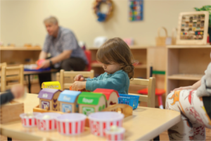 9 Món đồ chơi Montessori cho Bé 2 tuổi mẹ bỉm hiện đại ưa chuộng nhất