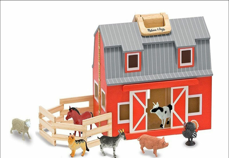 Nhà kho bằng gỗ và tượng động vật cho bé 3 tuổi