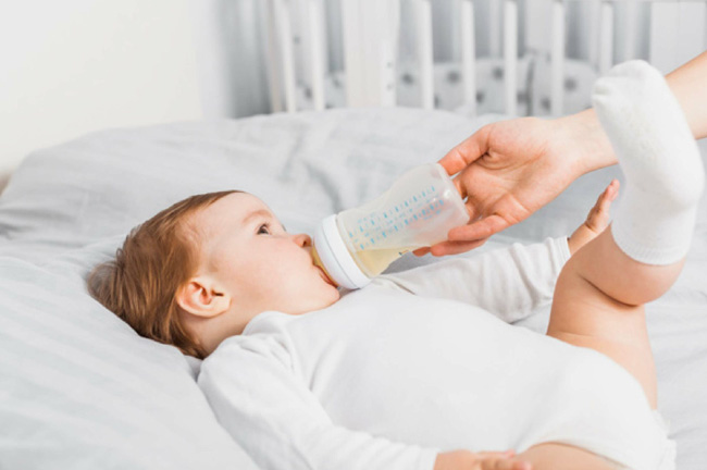 Dung tích bình sữa phụ thuộc vào cữ ăn của trẻ. 