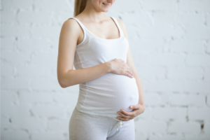 Mang thai 3 tháng đầu ra dịch màu nâu: Mẹ không được chủ quan!