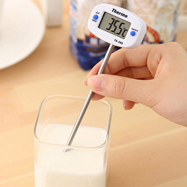 Nhiệt độ sữa cho bé uống khoảng 36 -37 độ C