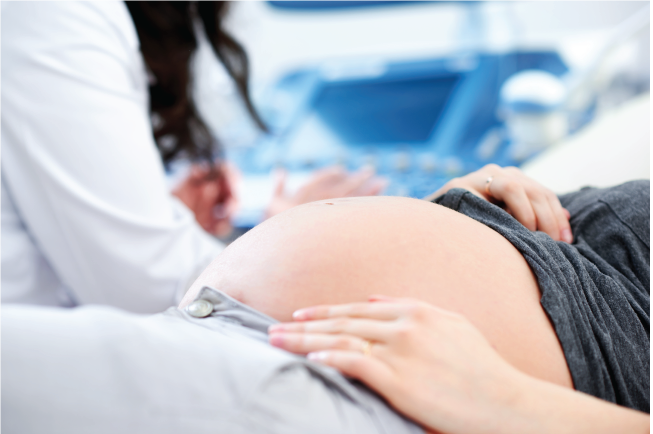 Khám thai giúp bác sĩ kiểm tra tình trạng sức khỏe mẹ và bé