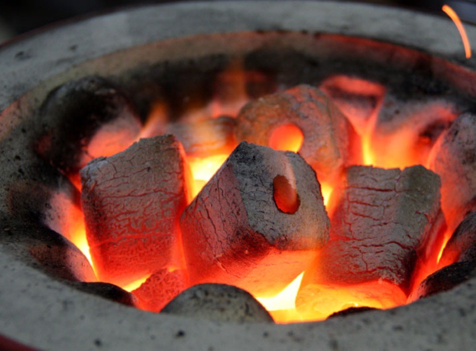 Phòng ngủ có nhiều vật liệu dễ bắt lửa từ bếp than