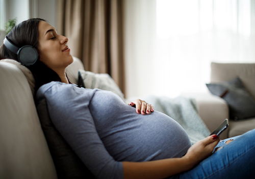 Có bầu 3 tháng đầu nằm ngửa được không? Gợi ý tư thế ngủ đúng cho mẹ bầu