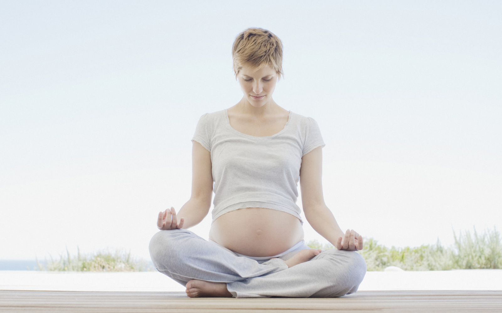 Nghiên cứu kỹ những tư thế yoga an toàn giúp thai nhi phát triển khỏe mạnh.