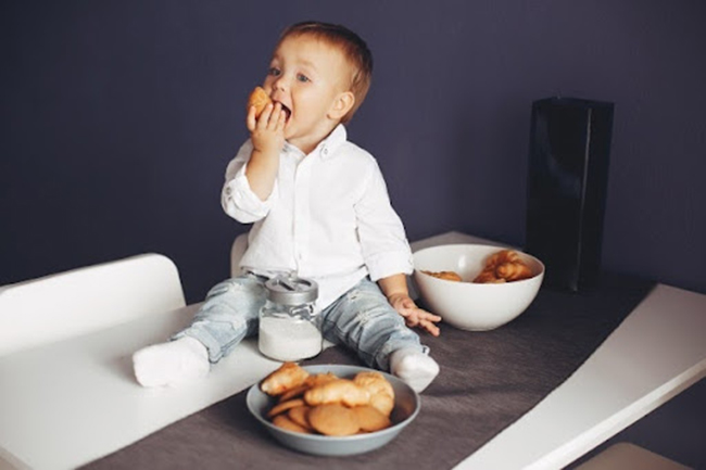 Bánh ăn dặm giúp rèn luyện kỹ năng nhai nuốt cho bé 