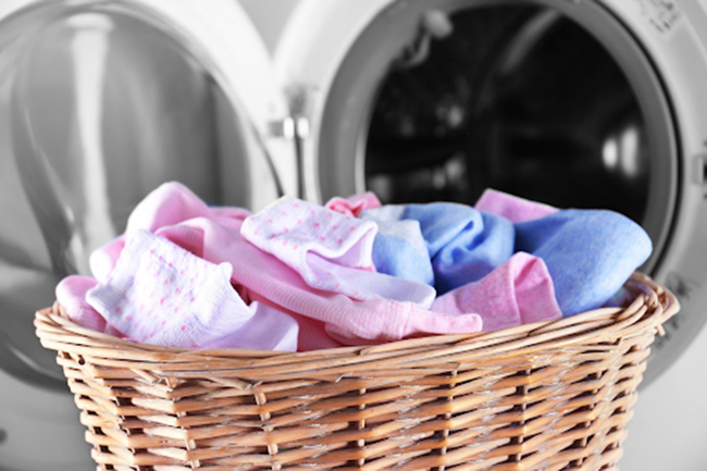 Mẹ giặt và phơi khô quần áo trước dự sinh 1-2 tuần vì đồ để lâu dễ bị dính bụi bẩn, nấm mốc