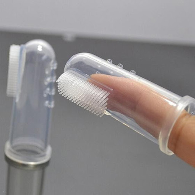 Bàn chải đánh răng silicon gắn vào ngón tay dùng cho em bé