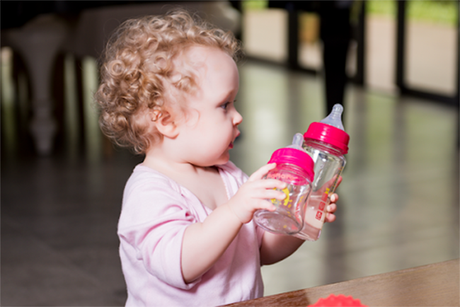 Bình sữa thủy tinh vừa đảm bảo chất dinh dưỡng sữa cho con vừa giúp mẹ dễ dàng vệ sinh