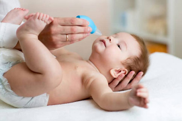 5 cách rửa hút mũi cho trẻ sơ sinh mẹ nào cũng làm được!
