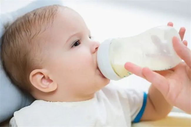 Kinh nghiệm chọn mua sữa cho trẻ sơ sinh 
