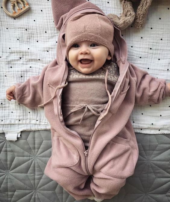 Với mẫu quần áo mặc cho bé sơ sinh vào mùa đông này mẹ có thể sử dụng khi mang bé ra ngoài dạo chơi