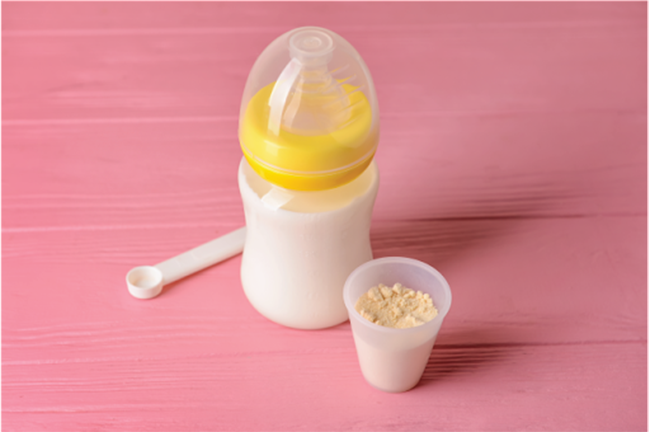 Pha sữa theo đúng tỉ lệ giúp bé hấp thu chất dinh dưỡng tối ưu
