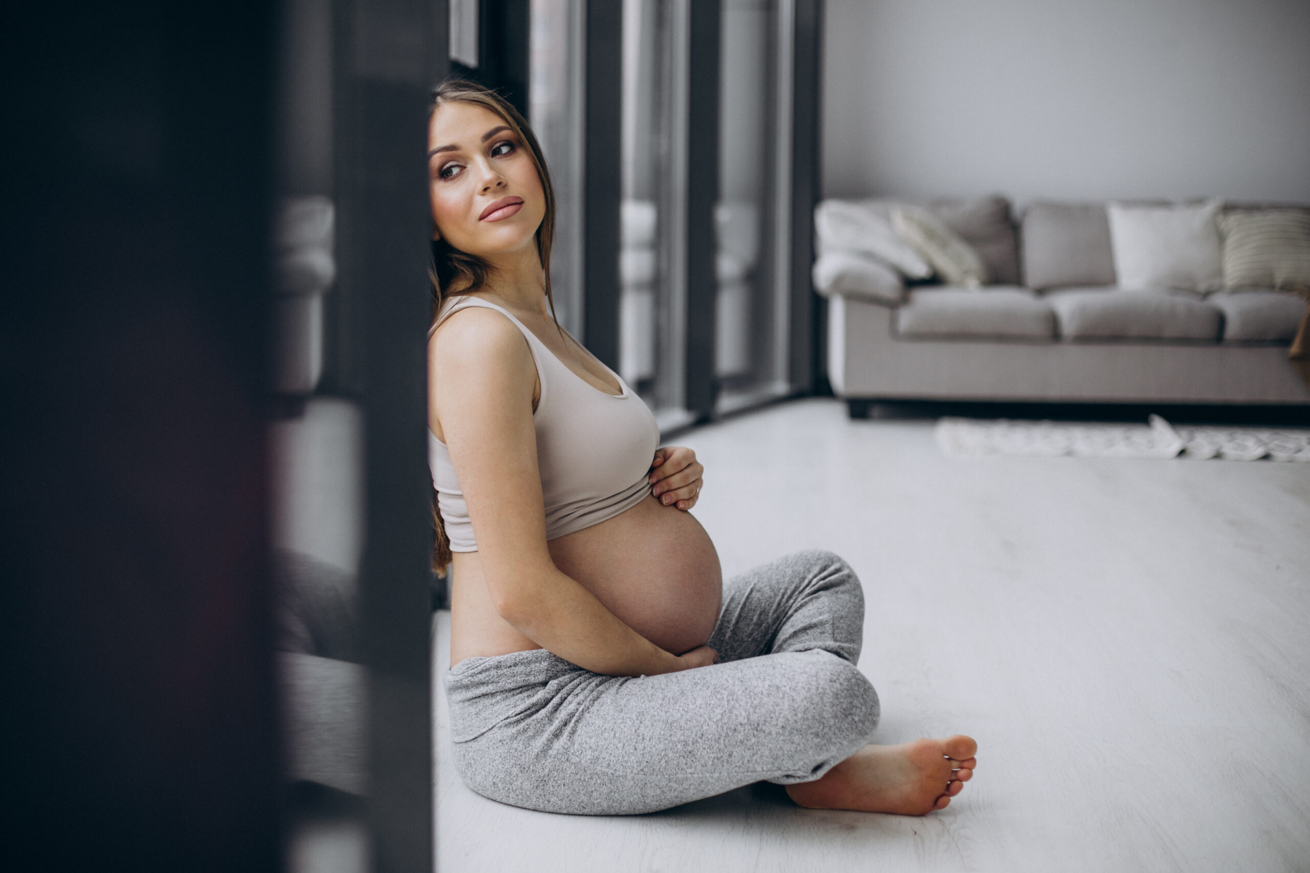 Khám thai định kỳ giúp mẹ theo dõi được tình hình sức khỏe của cả mẹ và bé