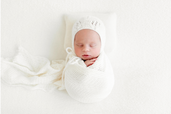 Quấn tã vải giúp bé ngủ ngon hơn, cảm thấy an toàn và đỡ quấy khóc hơn