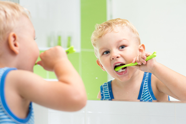 Hướng dẫn Mom cách vệ sinh răng cho bé 1 tuổi khoa học